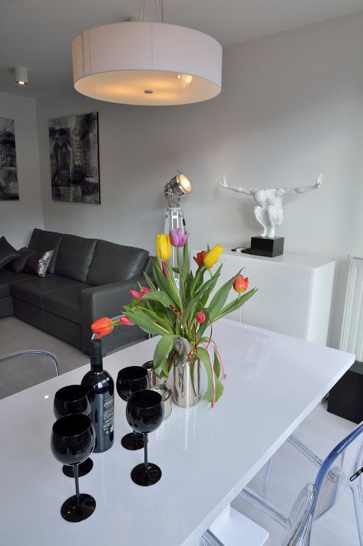 Garden Apartment Cracow- Shopping Mall 1Min, Underground Parking, Family Friendly, City Center Krakow Ngoại thất bức ảnh