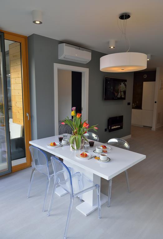 Garden Apartment Cracow- Shopping Mall 1Min, Underground Parking, Family Friendly, City Center Krakow Ngoại thất bức ảnh