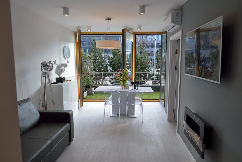 Garden Apartment Cracow- Shopping Mall 1Min, Underground Parking, Family Friendly, City Center Krakow Ngoại thất bức ảnh