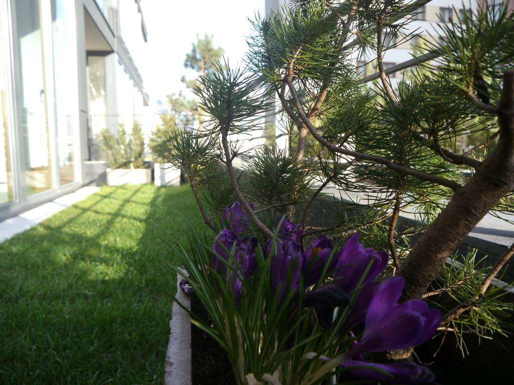 Garden Apartment Cracow- Shopping Mall 1Min, Underground Parking, Family Friendly, City Center Krakow Ngoại thất bức ảnh