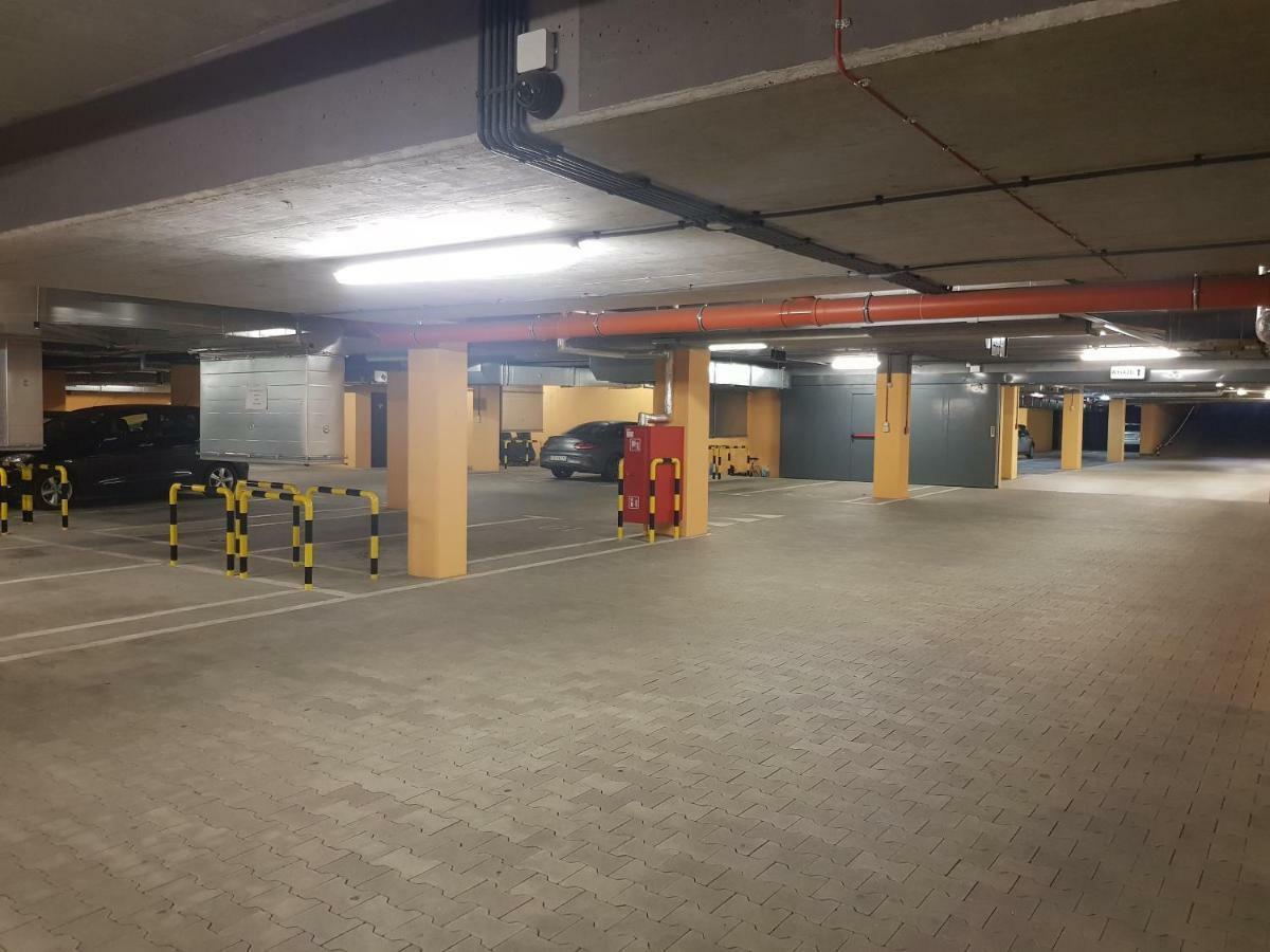 Garden Apartment Cracow- Shopping Mall 1Min, Underground Parking, Family Friendly, City Center Krakow Ngoại thất bức ảnh
