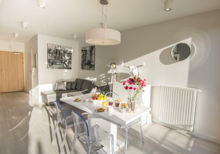 Garden Apartment Cracow- Shopping Mall 1Min, Underground Parking, Family Friendly, City Center Krakow Ngoại thất bức ảnh