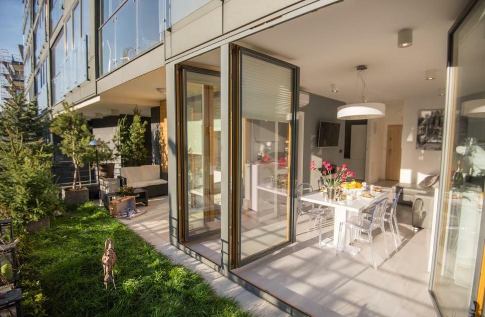 Garden Apartment Cracow- Shopping Mall 1Min, Underground Parking, Family Friendly, City Center Krakow Ngoại thất bức ảnh